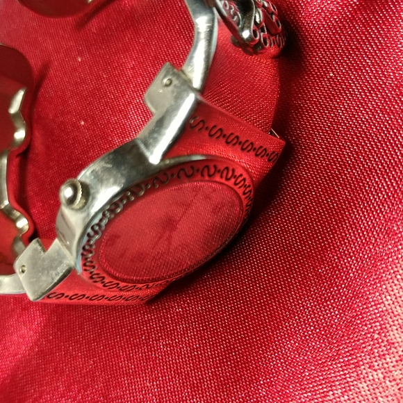 Vintage Cuff Bezel Quartz Silver Watch Oval Face With Faith Hope Love on Band - Picture 13 of 15